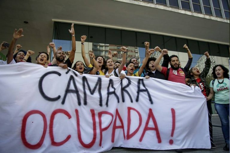 Após 48h de resistência, movimentos desocupam a Câmara Municipal de São Paulo