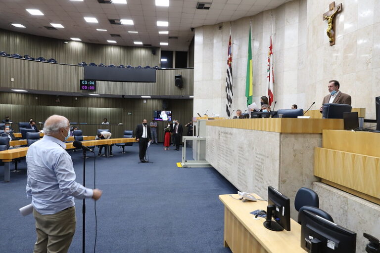 Com voto contrário do PT, Câmara aprova aumento para cargos de confiança na prefeitura
